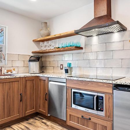 Romantic Tiny Luxury Retreat W Heated Pool, Sauna N Outdoor Shower In Wimberley 10 Acres Екстериор снимка