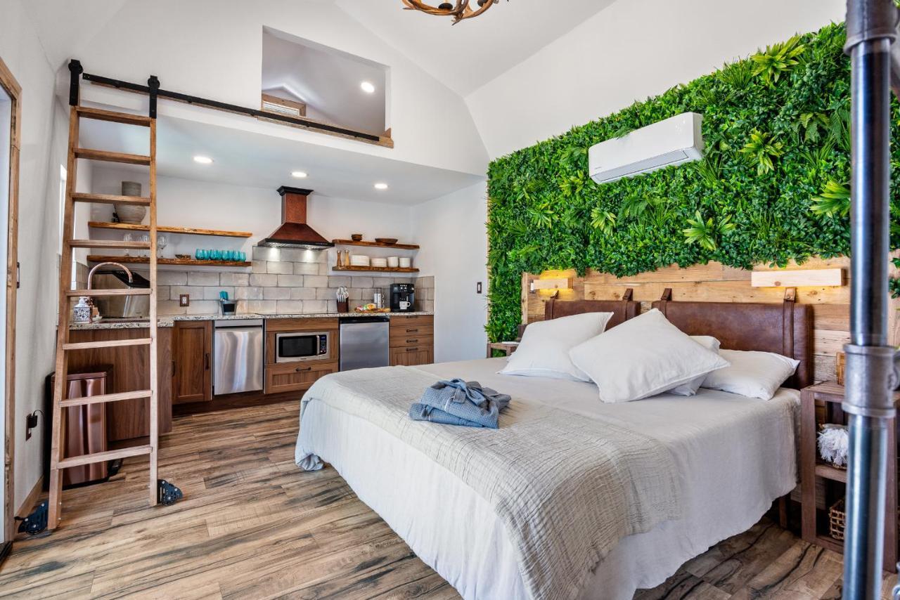 Romantic Tiny Luxury Retreat W Heated Pool, Sauna N Outdoor Shower In Wimberley 10 Acres Екстериор снимка