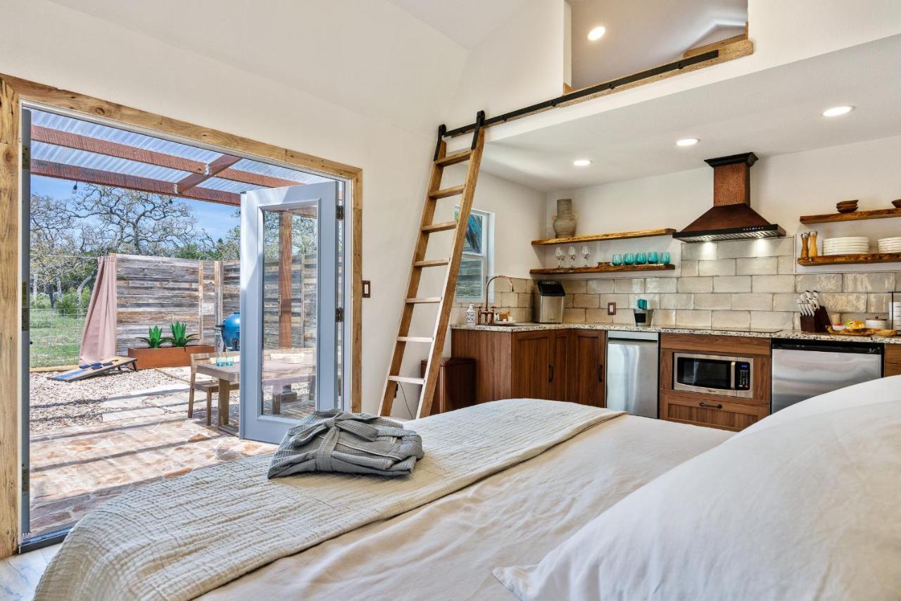 Romantic Tiny Luxury Retreat W Heated Pool, Sauna N Outdoor Shower In Wimberley 10 Acres Екстериор снимка